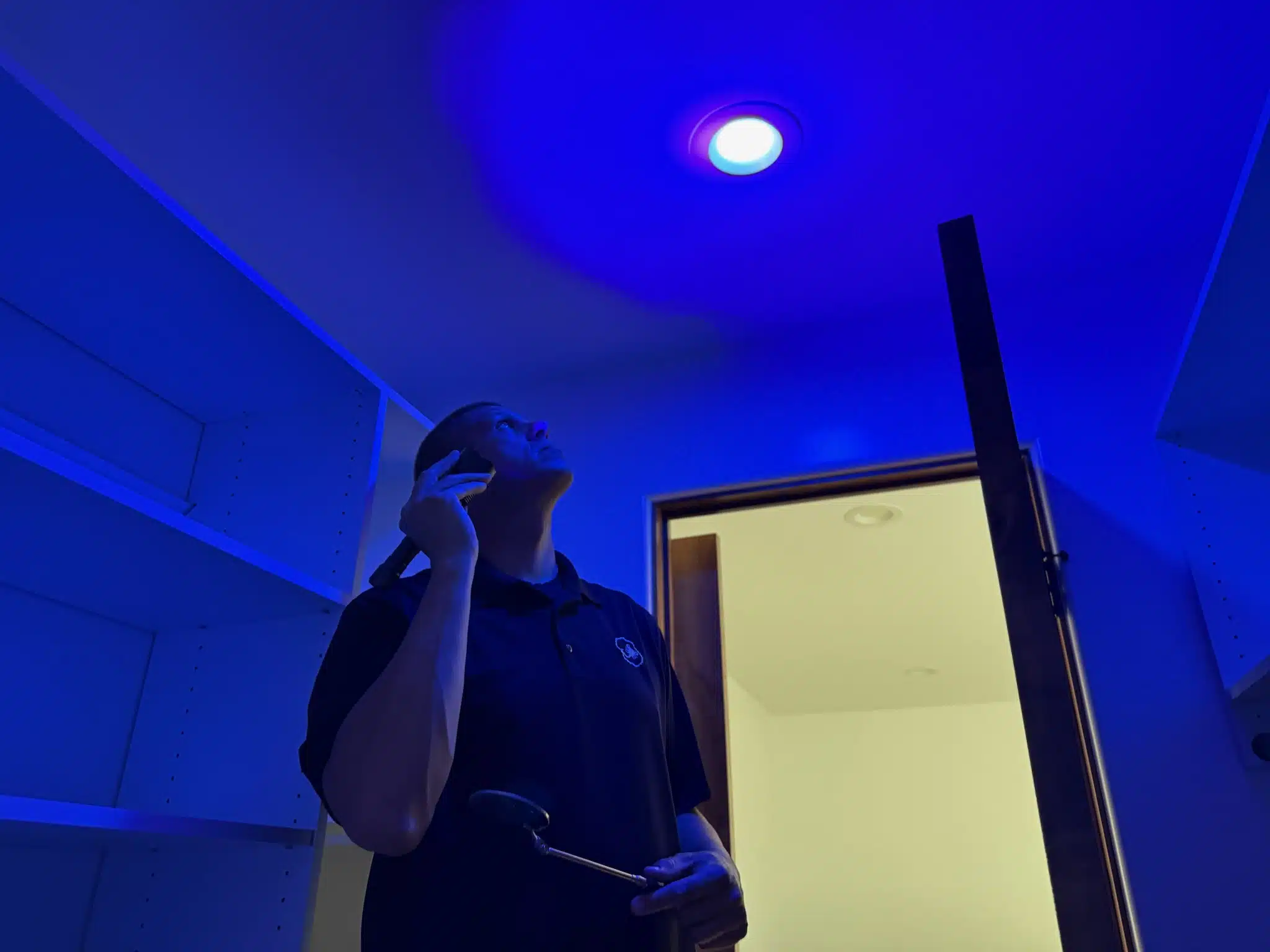 Inspecting Small Gaps Where Scorpions Enter